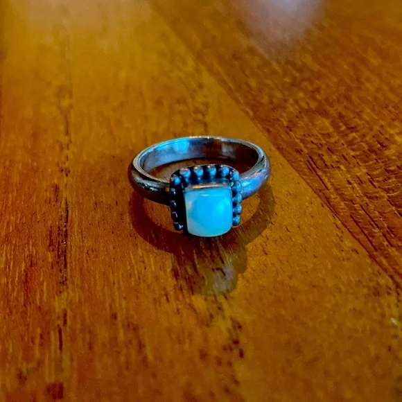 Silpada ‘Button Frame’ Ring - Picture 2 of 3